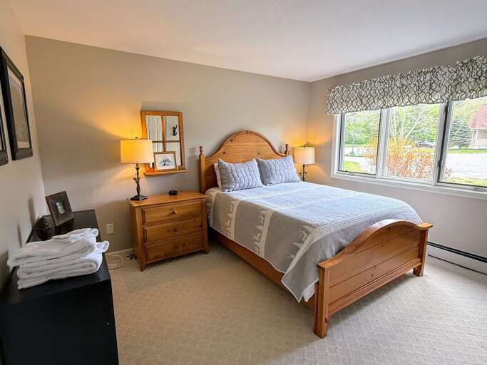 Queen Bedroom (spring)