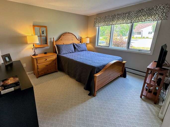 Queen Bedroom (summer) Queen Bedroom (summer)