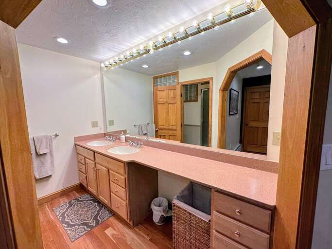 Main level ensuite bath with double sinks and steam shower