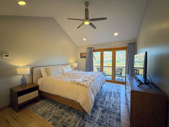 Upper Level King Bedroom 1