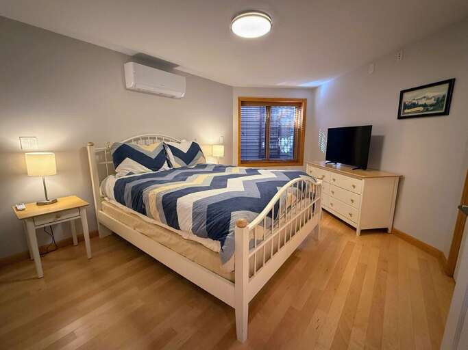 Lower Level Queen Bedroom