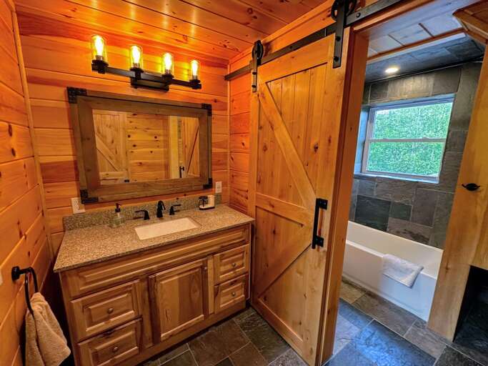 Upstairs bathroom with shower/tub combo