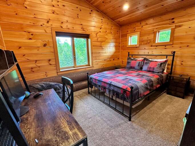 Upstairs bedroom with Queen bed and desk