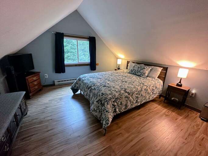 Loft bedroom with Queen bed