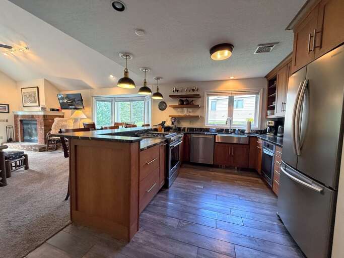 Updated and well-equipped kitchen
