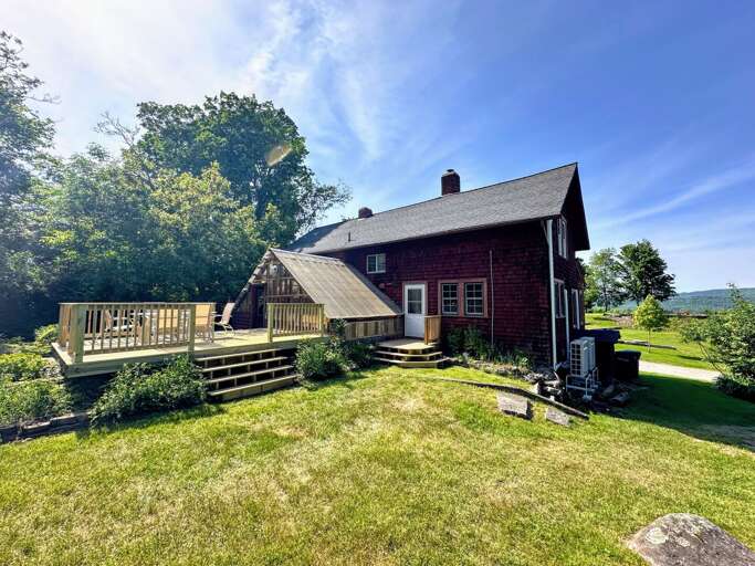 Rear deck with patio table Rear deck with patio table