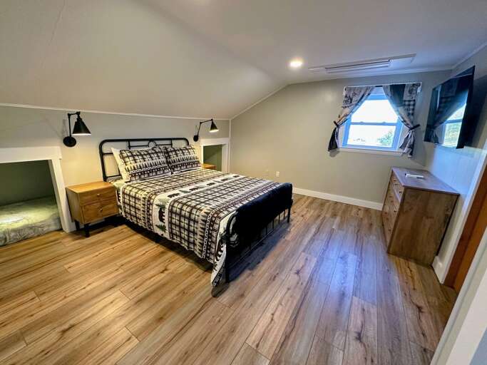 Upper level Queen bedroom 2