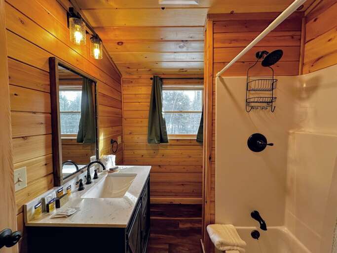 Upper Level Full Bath with Shower/Tub Combo