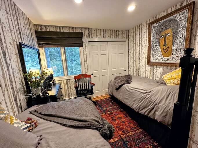 3rd level Twin bedroom with 2 Twin Beds