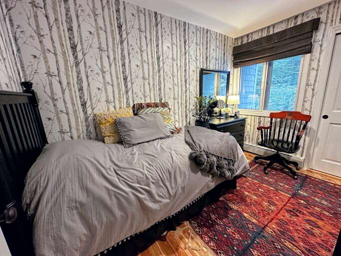 3rd level Twin bedroom with 2 Twin Beds