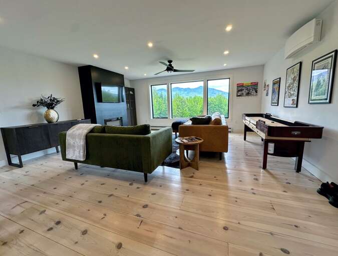 Upper level living space with TV fireplace and mountain views!