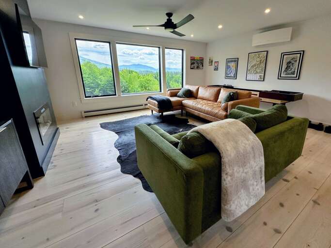 Upper level living space with TV fireplace and mountain views!