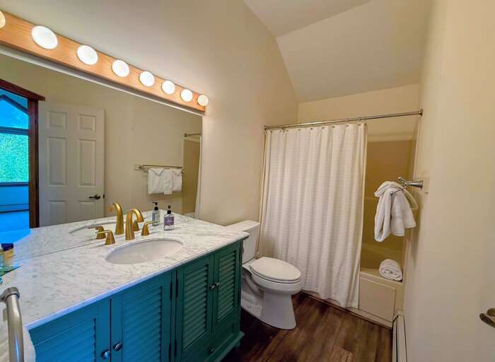 Upper level Queen Bedroom 1 ensuite bath with shower/tub combo and tub jets. Upper level Queen Bedroom 1 ensuite bath with shower/tub combo and tub jets.