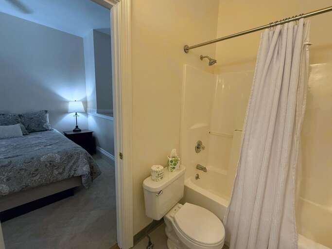Room 16 Bathroom with Shower/Tub Combo