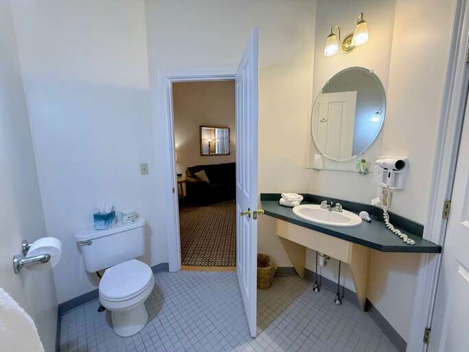 Room 4 Bathroom