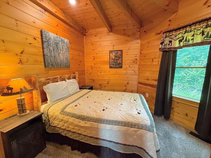 Owl Roost (The Yurt) - Main level Queen bedroom
