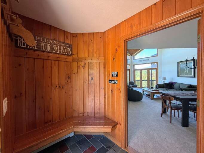 Mudroom / Entryway