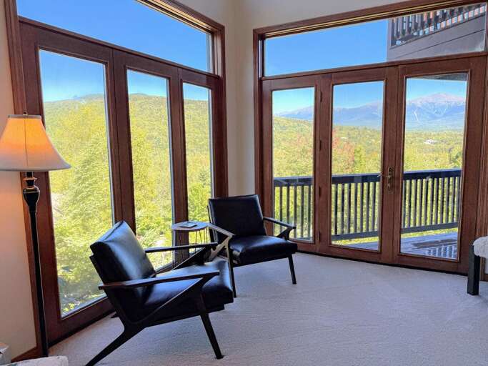 Sunny living space with Mount Washington Views!