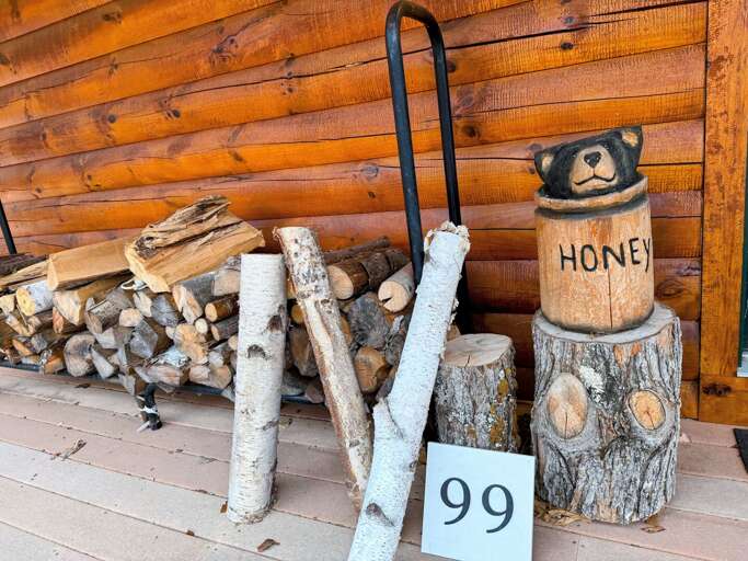 Cozy log cabin charm Cozy log cabin charm