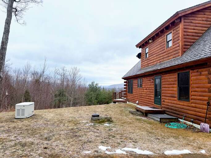 Georgeous views and an outdoor firepit for making s'mores. Georgeous views and an outdoor firepit for making s'mores.