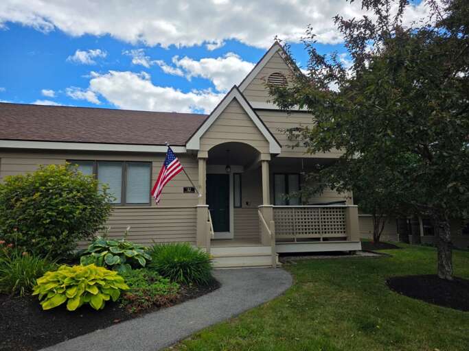 Fantastic golf course retreat in the prestigious Fairway Village community Fantastic golf course retreat in the prestigious Fairway Village community