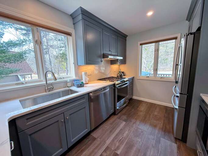 Impeccably renovated, modern and spacious! Impeccably renovated, modern and spacious!