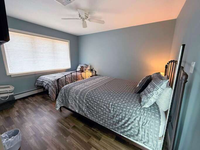Lovely bedroom with a Queen bed and Twin bed. Lovely bedroom with a Queen bed and Twin bed.