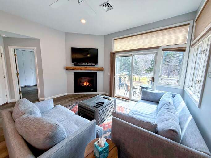 Plenty of room to relax and enjoy enjoy the views or step outside to the private back deck. Plenty of room to relax and enjoy enjoy the views or step outside to the private back deck.