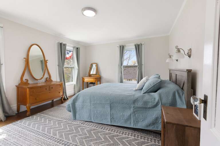 Upper Level bedroom with Queen bed