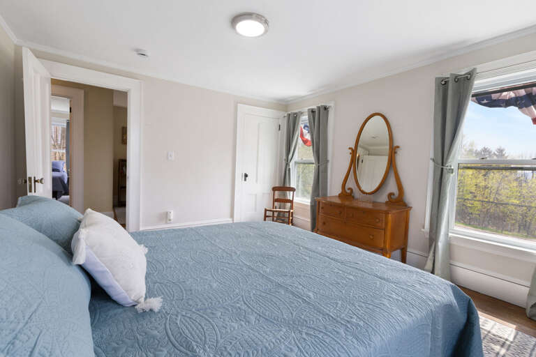 Upper Level bedroom with Queen bed