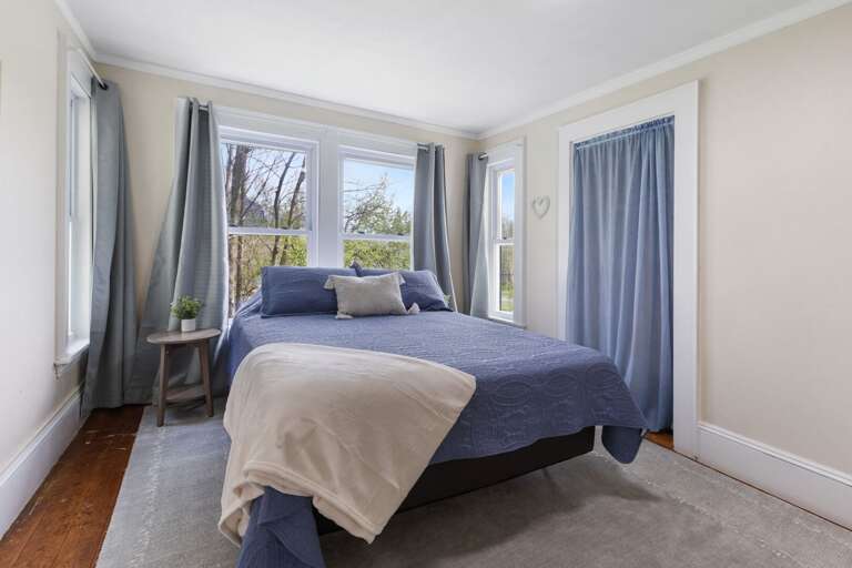Upper Level bedroom with Queen bed