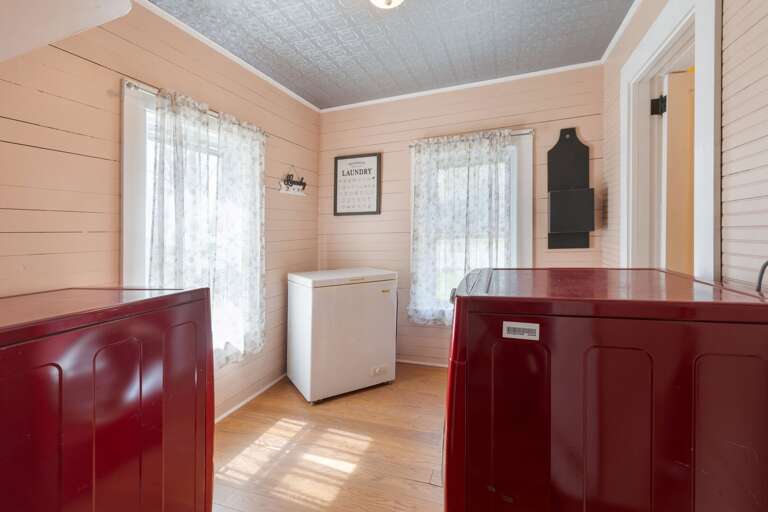 Washer/dryer for added convenience!