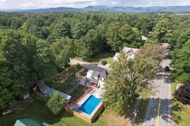 Located in Bethlehem, close to dining and shopping and all the attractions that make the White Mountains such a popular year-round destination, the house is a short walk to downtown.