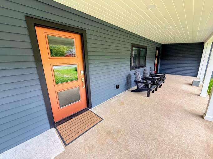 Main entry with seating to enjoy your morning coffee