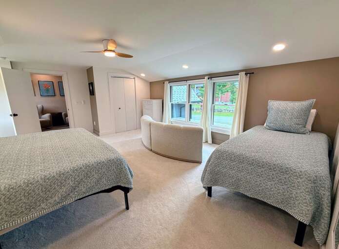 Upper Level King + Twin with ensuite full bath