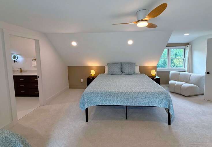 Upper Level King + Twin with ensuite full bath