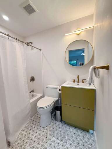 Upper level Queen + Twin (1) ensuite full bath with shower/tub combo