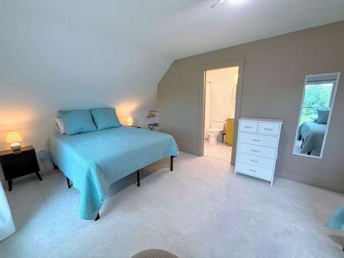 Upper level Queen + Twin (2) with ensuite full bath