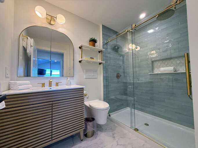 Fully renovated, each bathroom has floor heating
