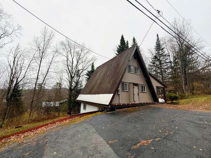 Easy parking right off of the street