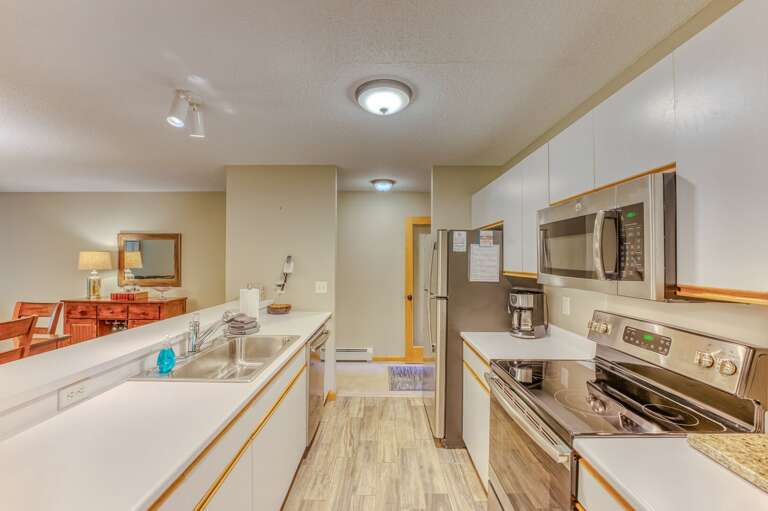 Kitchen offers stainless steel appliances and a breakfast bar for 4.