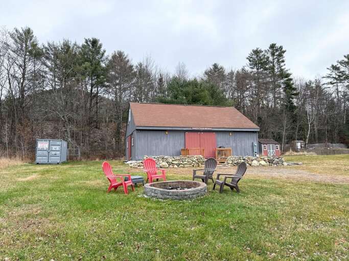 Front of house with Fire Pit and Grill