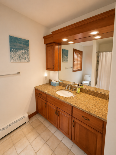 Upper Level Bathroom with Shower/Tub combo