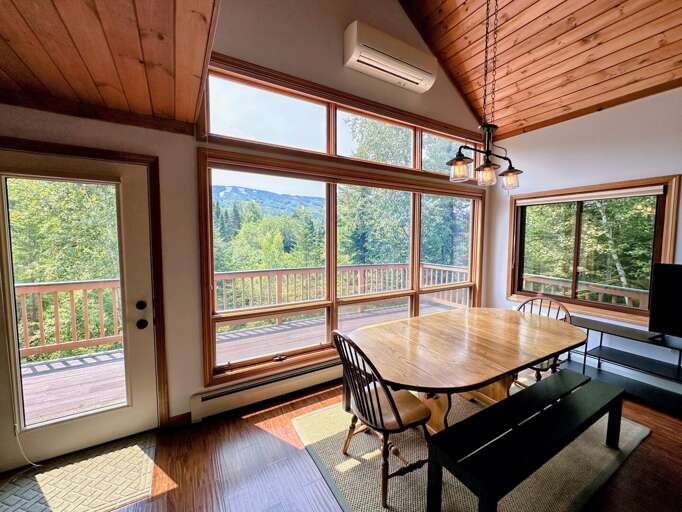 Mount Washington Place with Ski Area Views, AC mini split, gas fireplace and open Living, Dining and Kitchen area