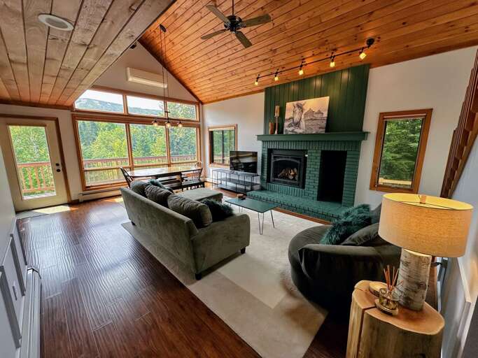 Mount Washington Place with Ski Area Views, AC mini split, gas fireplace and open Living, Dining and Kitchen area