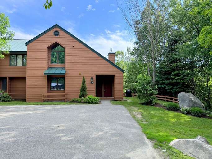 Mount Washington Place with Ski Area Views, AC mini split, gas fireplace and open Living, Dining and Kitchen area