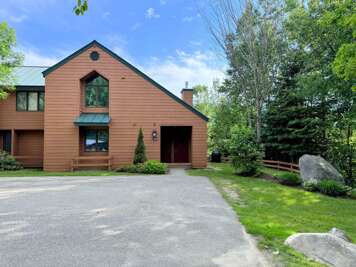 Mount Washington Place with Ski Area Views, AC mini split, gas fireplace and open Living, Dining and Kitchen area