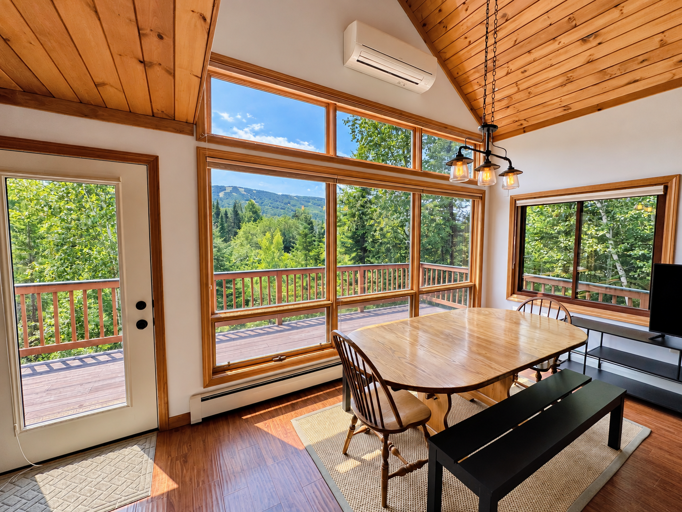 Mount Washington Place with Ski Area Views, AC mini split, gas fireplace and open Living, Dining and Kitchen area