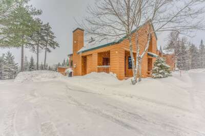 End Unit Mount Washington Place Townhome with views of the Bretton Woods ski slopes!