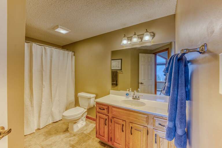 Upper Level King Bedroom Ensuite Bath